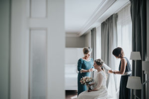 peinado de novia con coleta y lazo eva pellejero