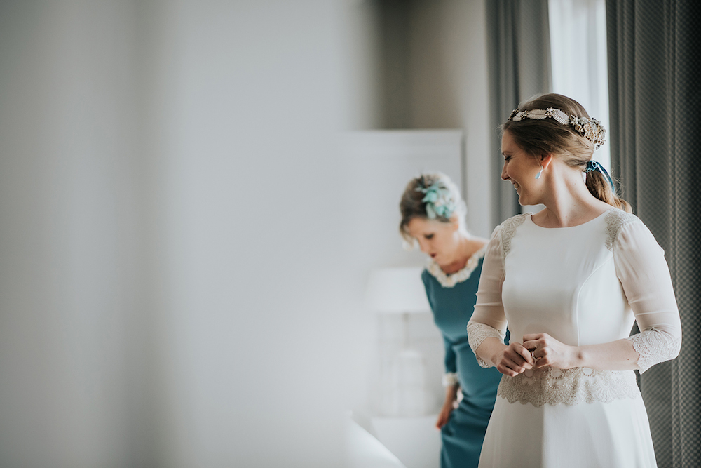 peinado de novia con coleta y lazo eva pellejero