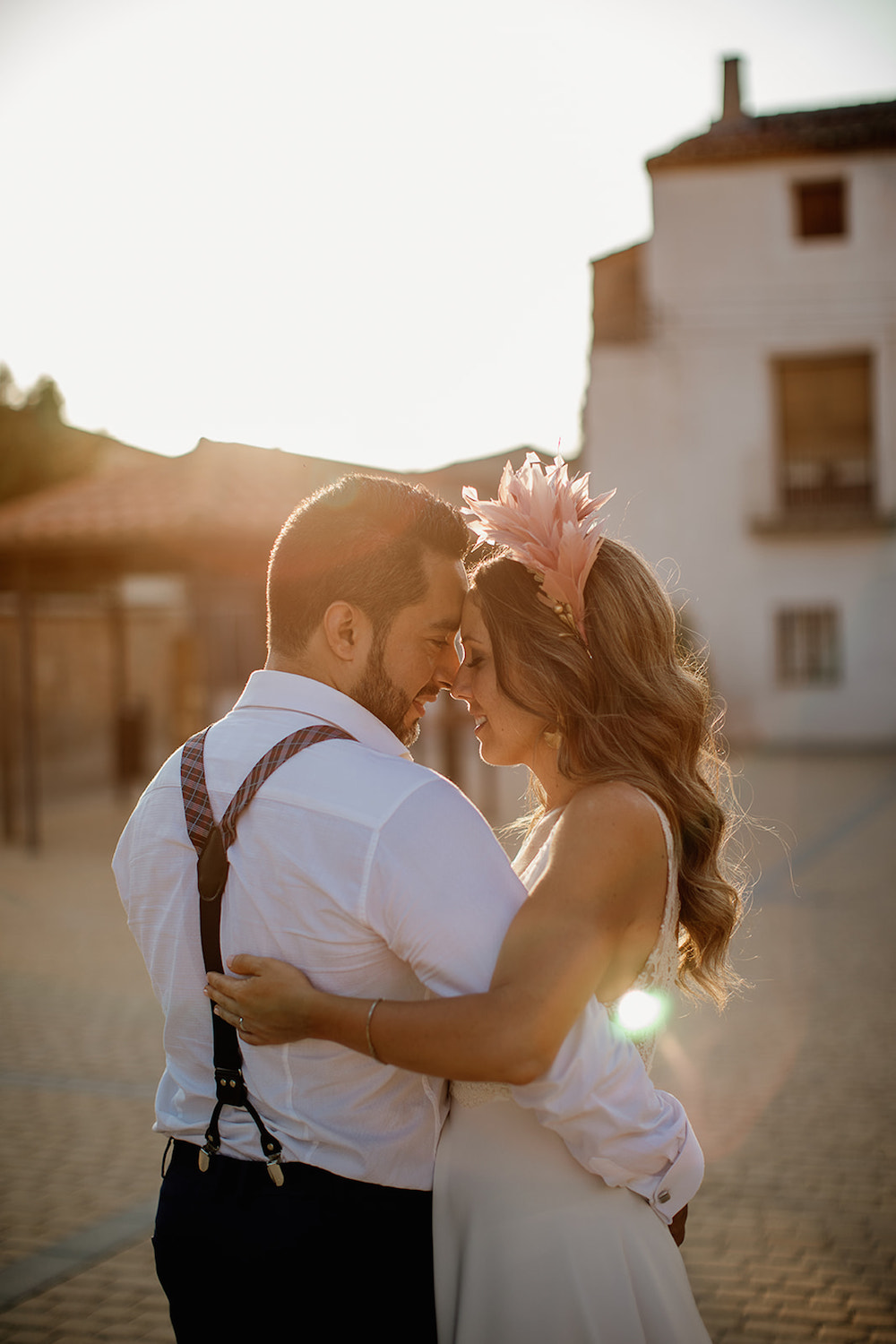 cambio de peinado durante la boda coleta y corona