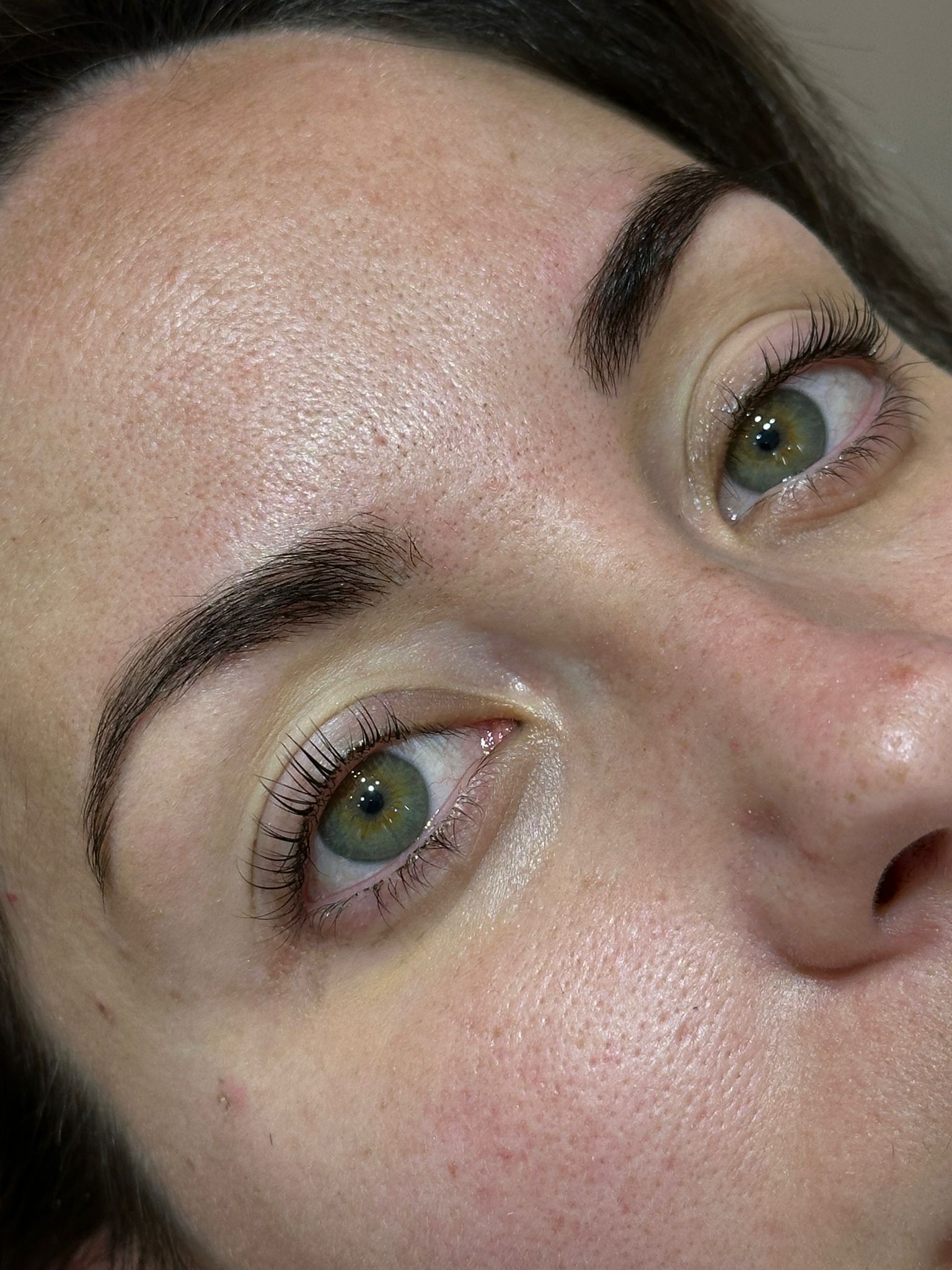 Sombreado de cejas y lifting de pestañas